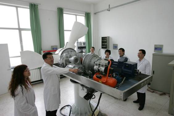 ͼ106��ѧ�ƴ�ͷ����ά����ڼ��Ŷӳ�Ա���ڶԶ����佰����Ʋ��ԺͶ�̬���Խ�����֤