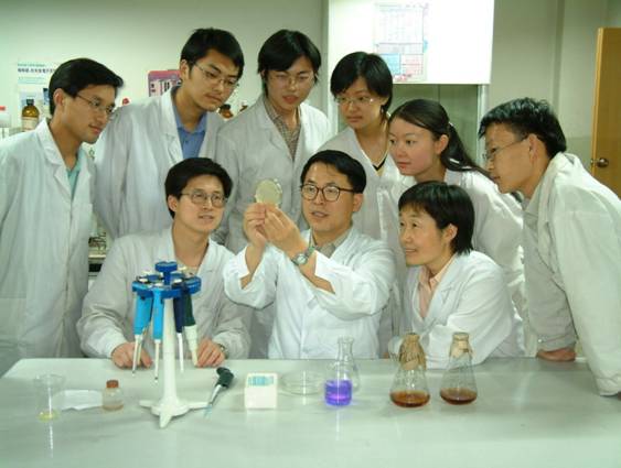 2005��9�¶���ѧ�ƴ�ͷ���Ÿ���������ʦ����һ�������о�����